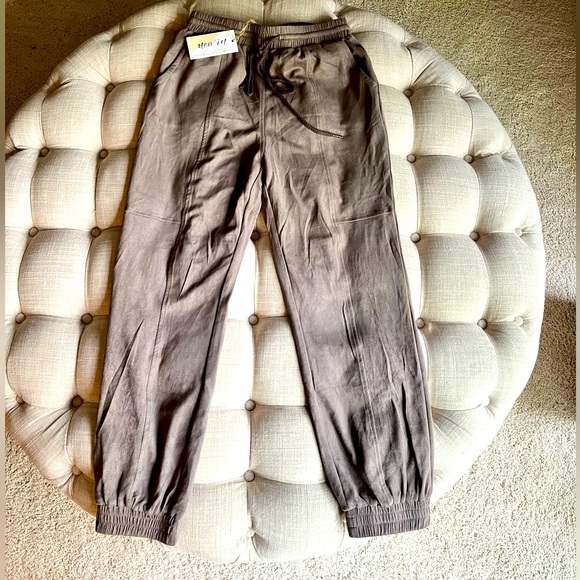 Pants - Women’s Joggers NWT